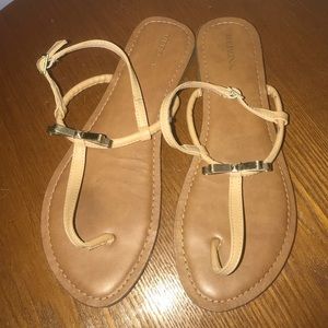 Gold bow thong sandals
